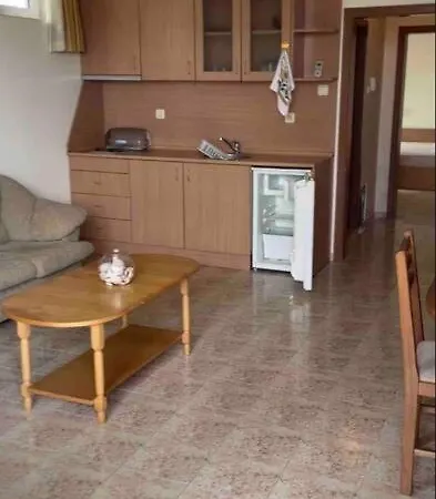 1 Bed Apt, Close To