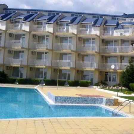 1 Bed Apt, Close To Apartament