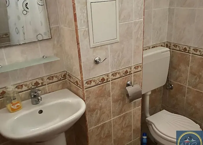 1 Bed Apt, Close To Lejlighed *