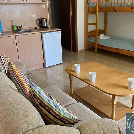 1 Bed Apt, Close To * Равда