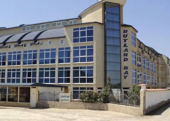 شقة 1 Bed Apt, Close To *