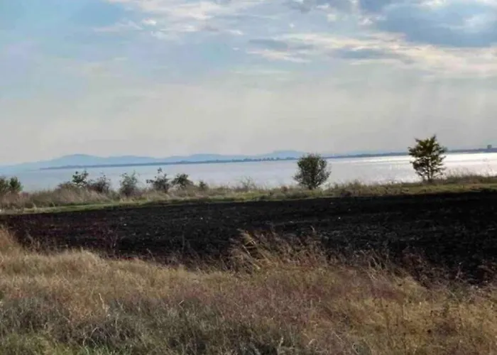 1 Bed Apt, Close To * Равда