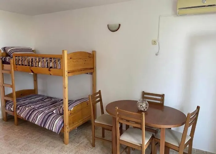 Апартамент 1 Bed Apt, Close To *