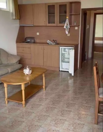 1 Bed Apt, Close To