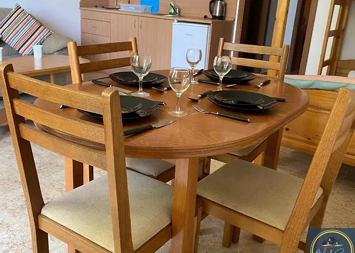 1 Bed Apt, Close To