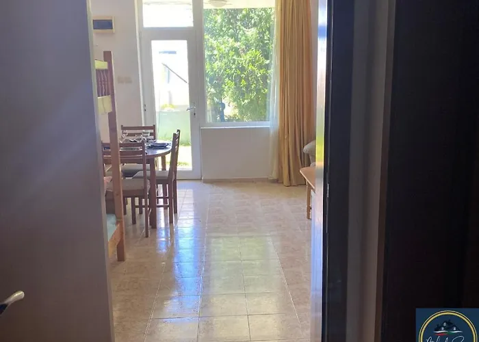 شقة 1 Bed Apt, Close To *